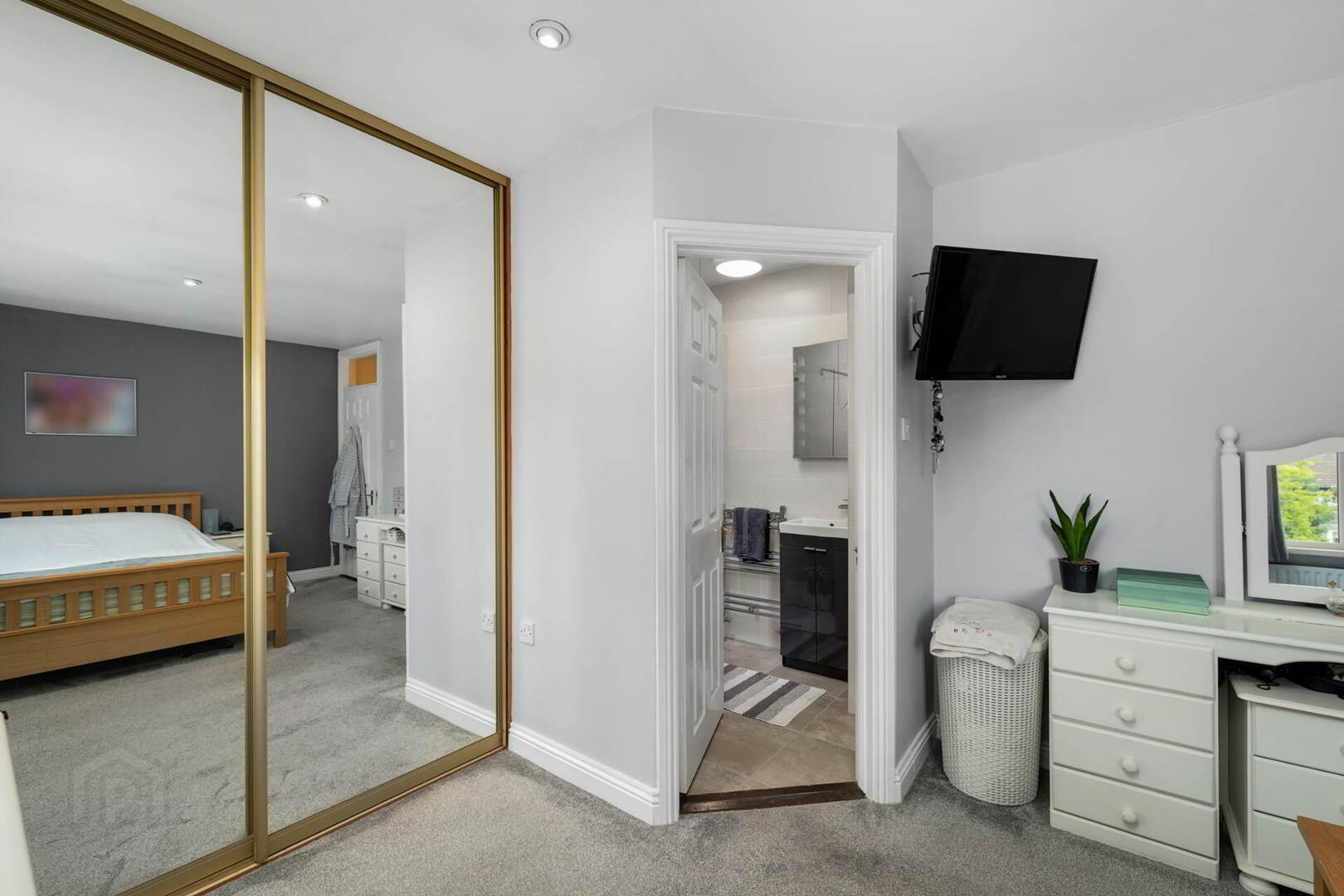 293 Blackhorse Avenue 25 of 38