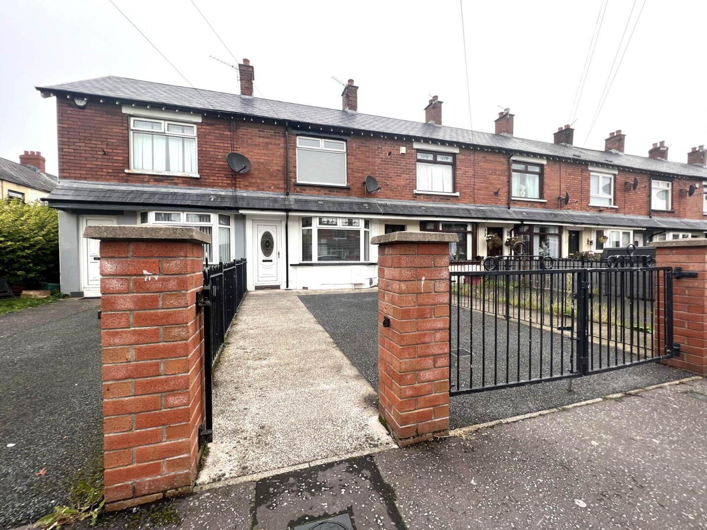 4 York Crescent 1 of 9