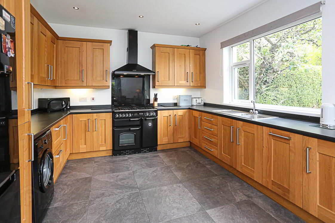 16 Donard Avenue 5 of 25