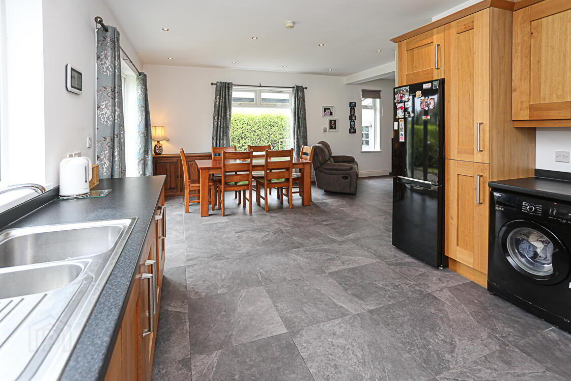 16 Donard Avenue 13 of 25