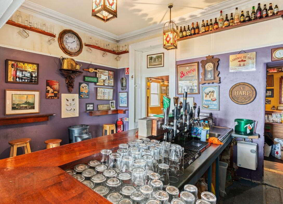 The Marine Bar, Upper Strand 11 of 18