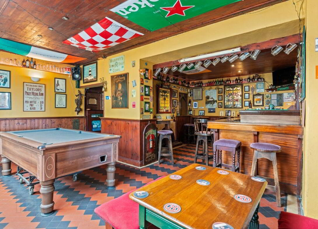 The Marine Bar, Upper Strand 14 of 18