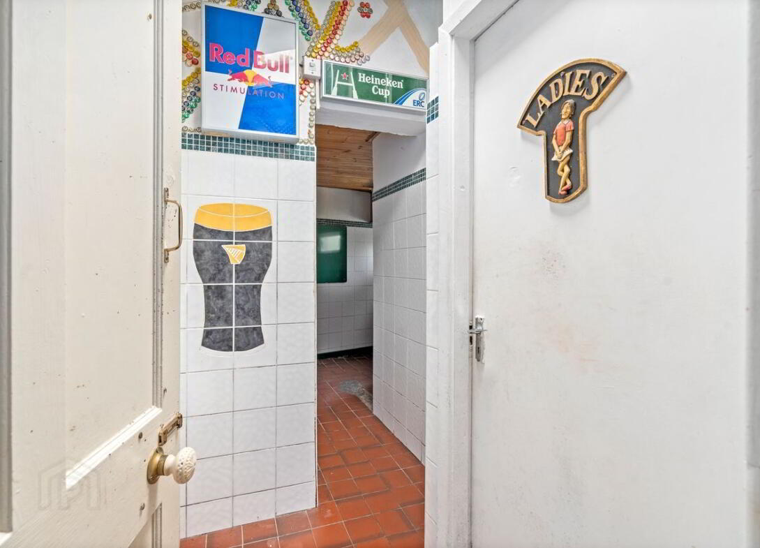 The Marine Bar, Upper Strand 15 of 18