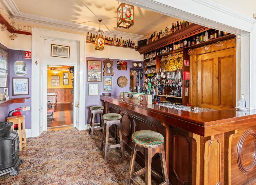 The Marine Bar, Upper Strand 12 of 19