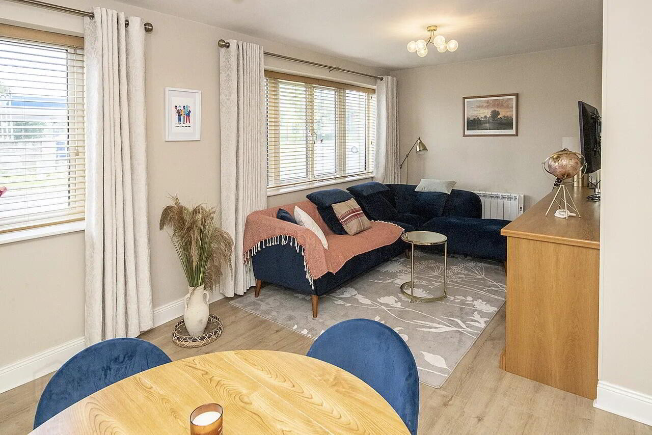 2 Blackrock Court 3 of 13