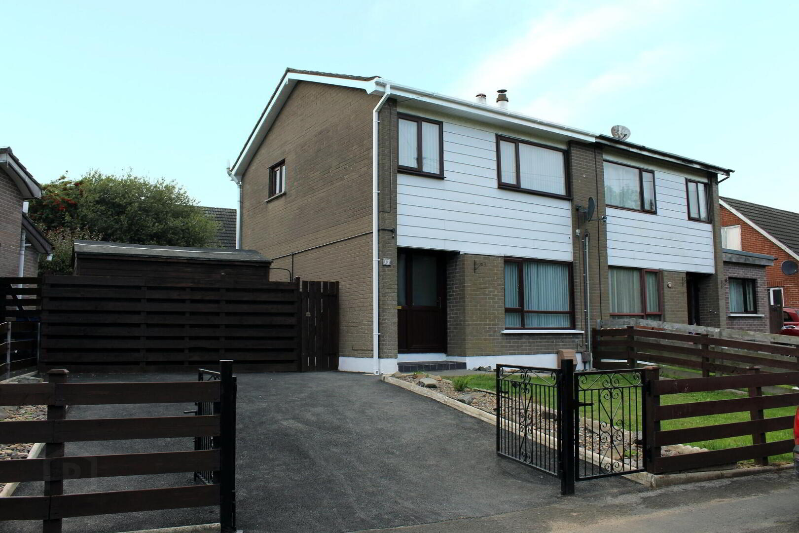 17 Meadowvale Crescent 1 of 12