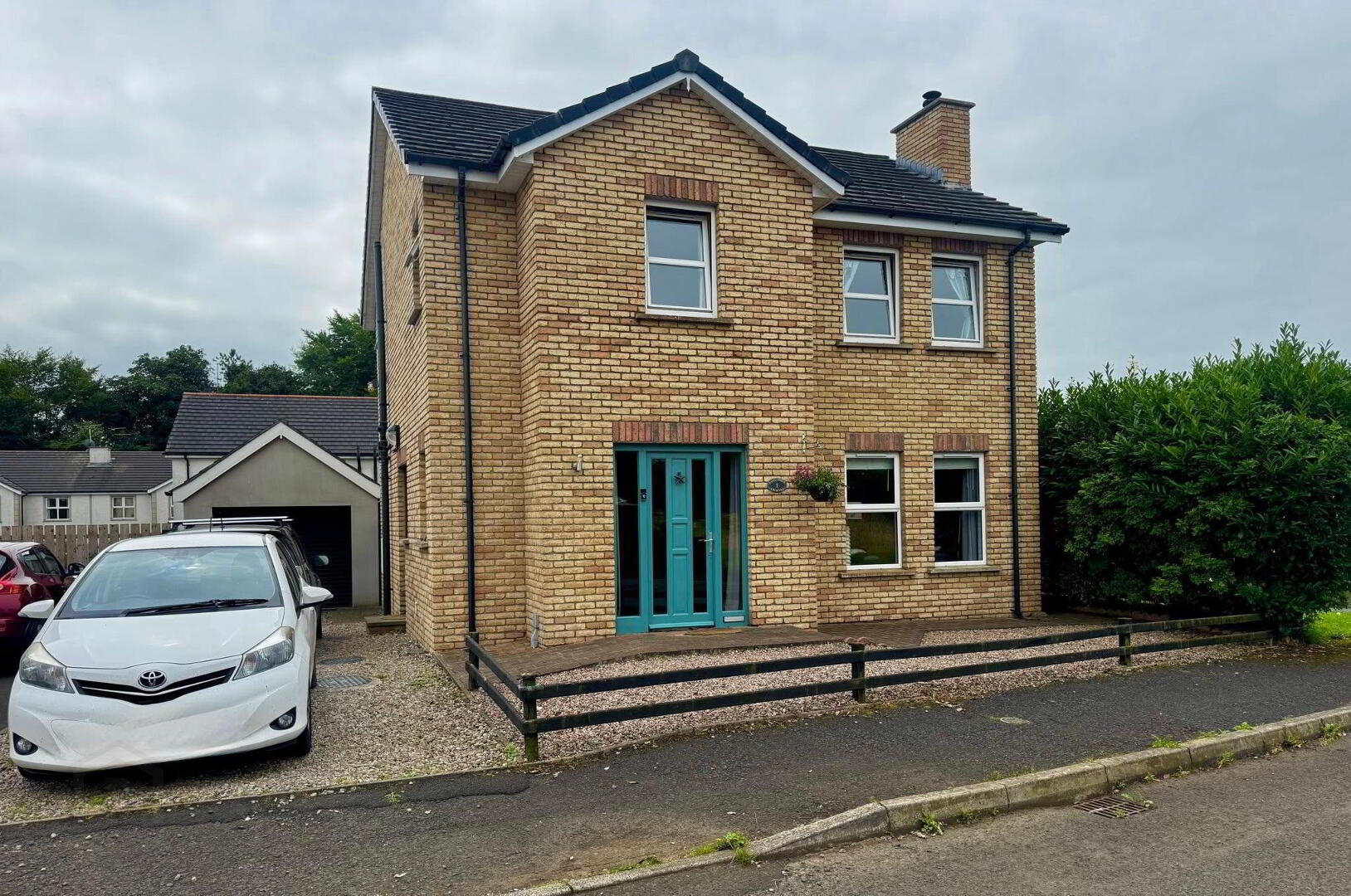 1 Castlewood Crescent 2 of 46