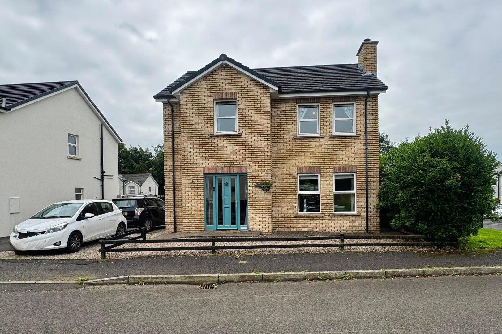 1 Castlewood Crescent 1 of 46