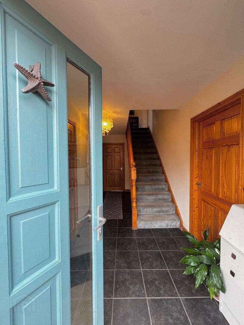 1 Castlewood Crescent 3 of 46