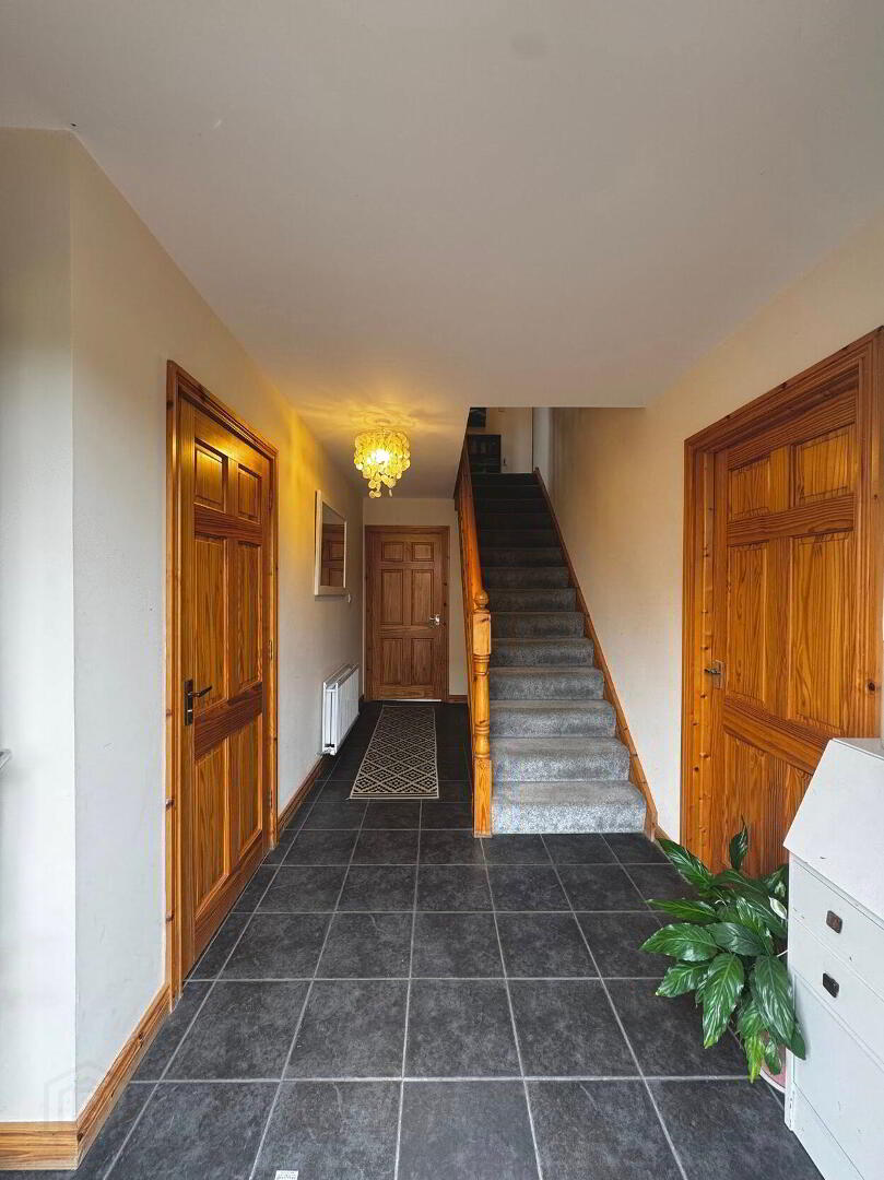 1 Castlewood Crescent 4 of 46