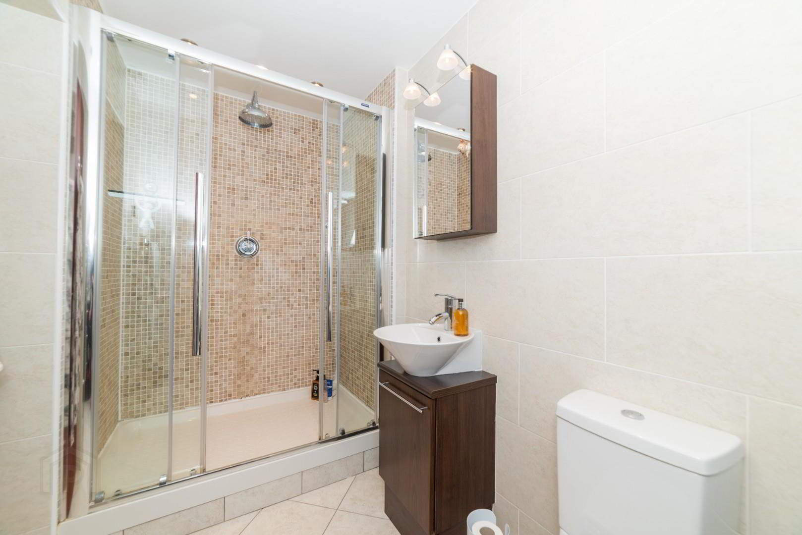 6 Glencroft Avenue 17 of 27