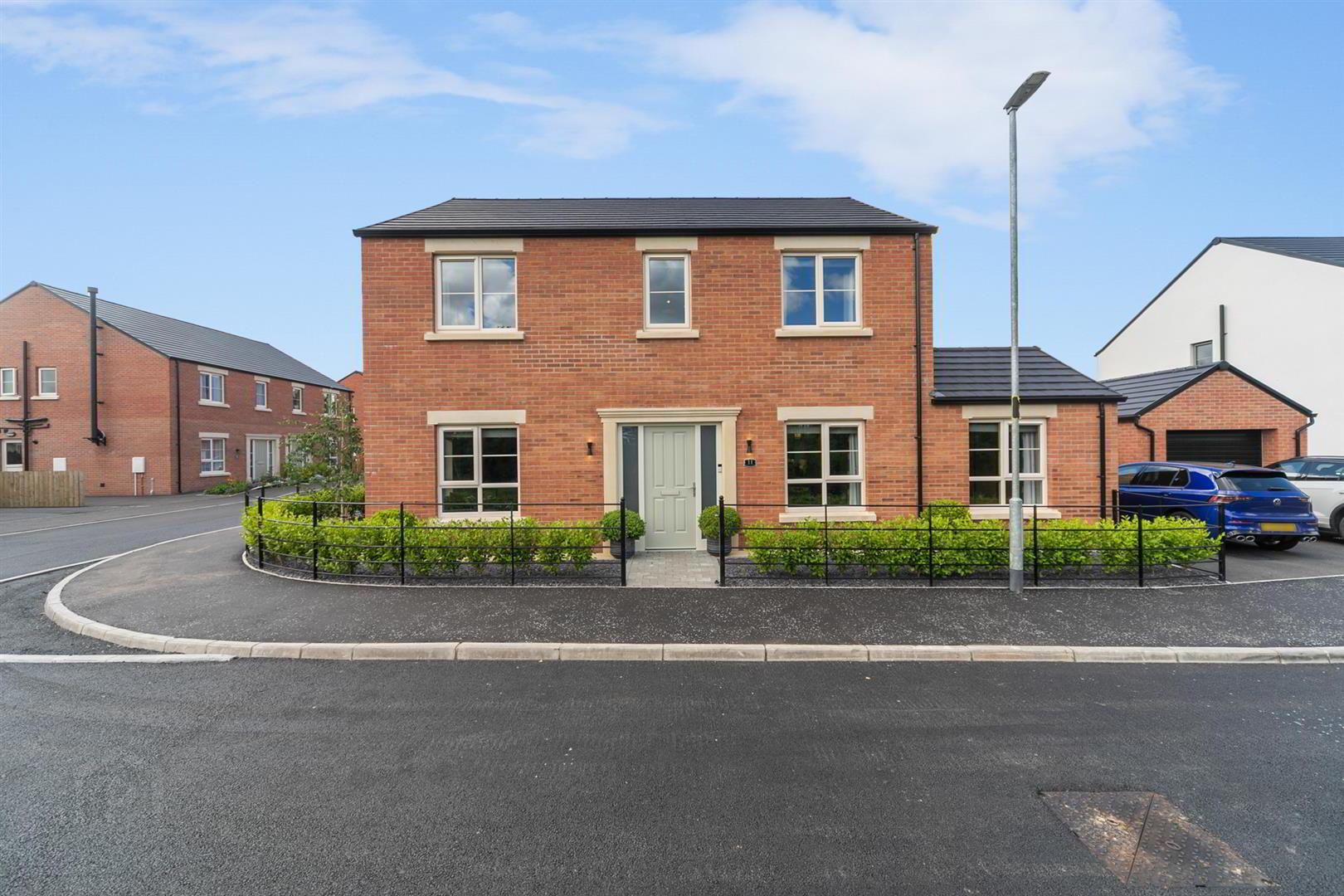 11 Castlelodge Gardens 2 of 35