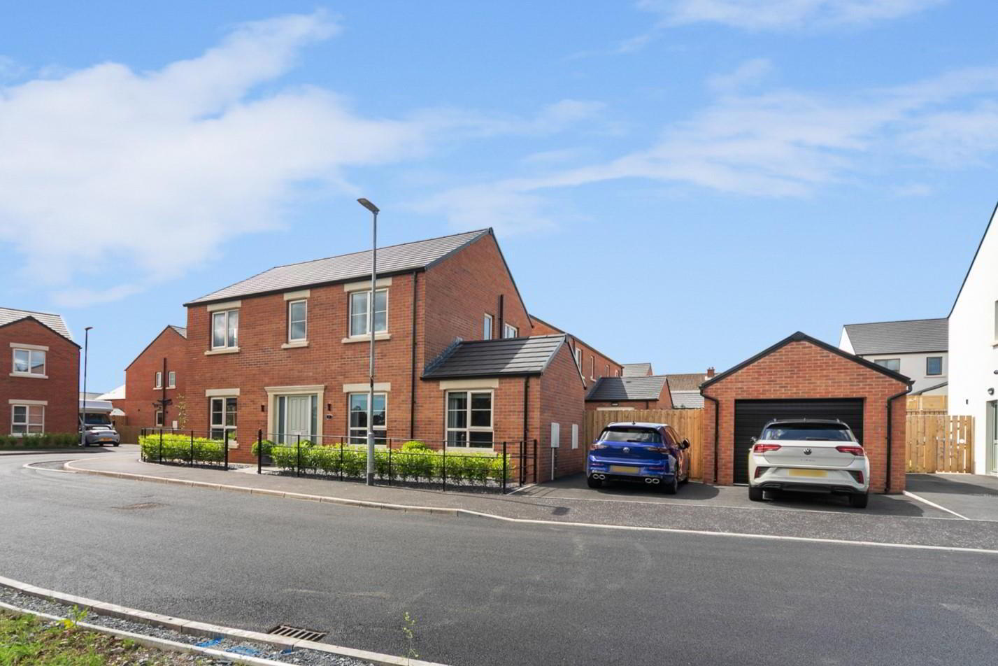 11 Castlelodge Gardens 1 of 35