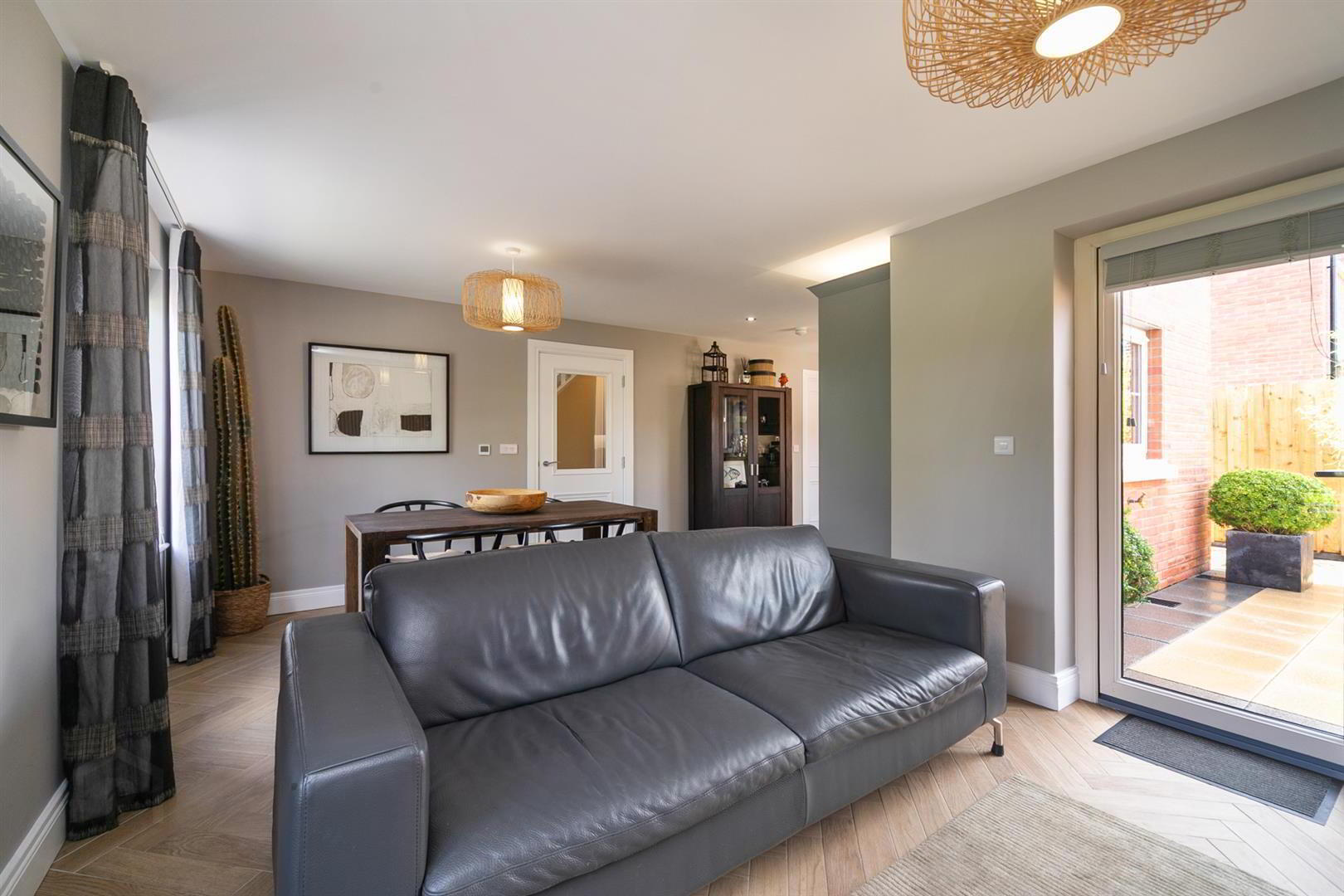 11 Castlelodge Gardens 11 of 35