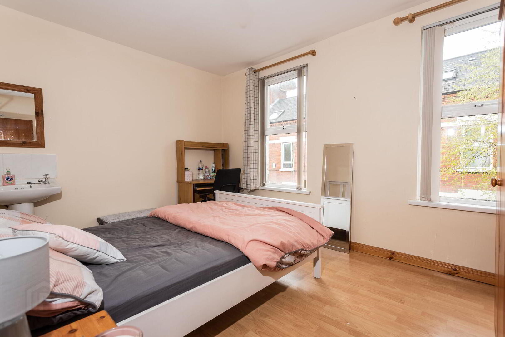 8 Cadogan Street 5 of 11