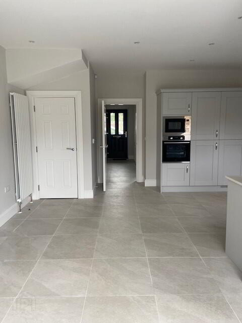 27 Barton Gardens 3 of 8