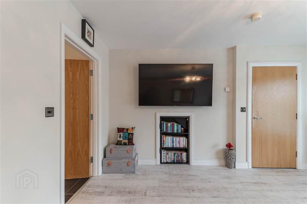 5 Eaton Court 8 of 27