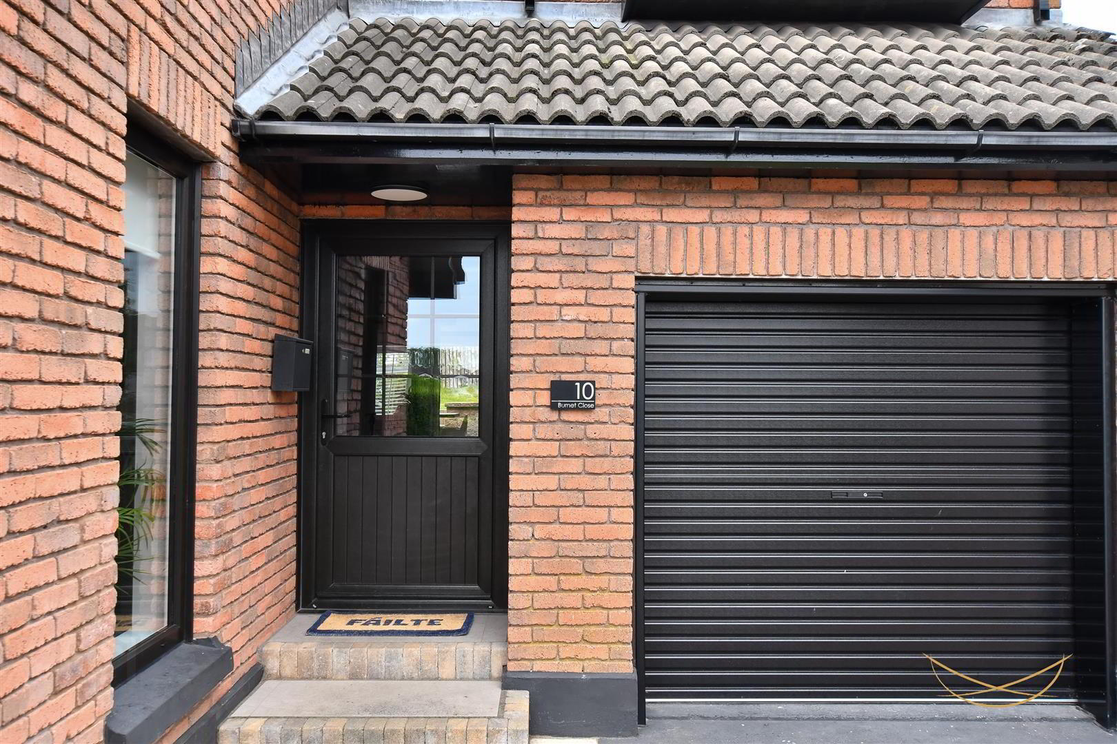 10 Burnet Close 3 of 64