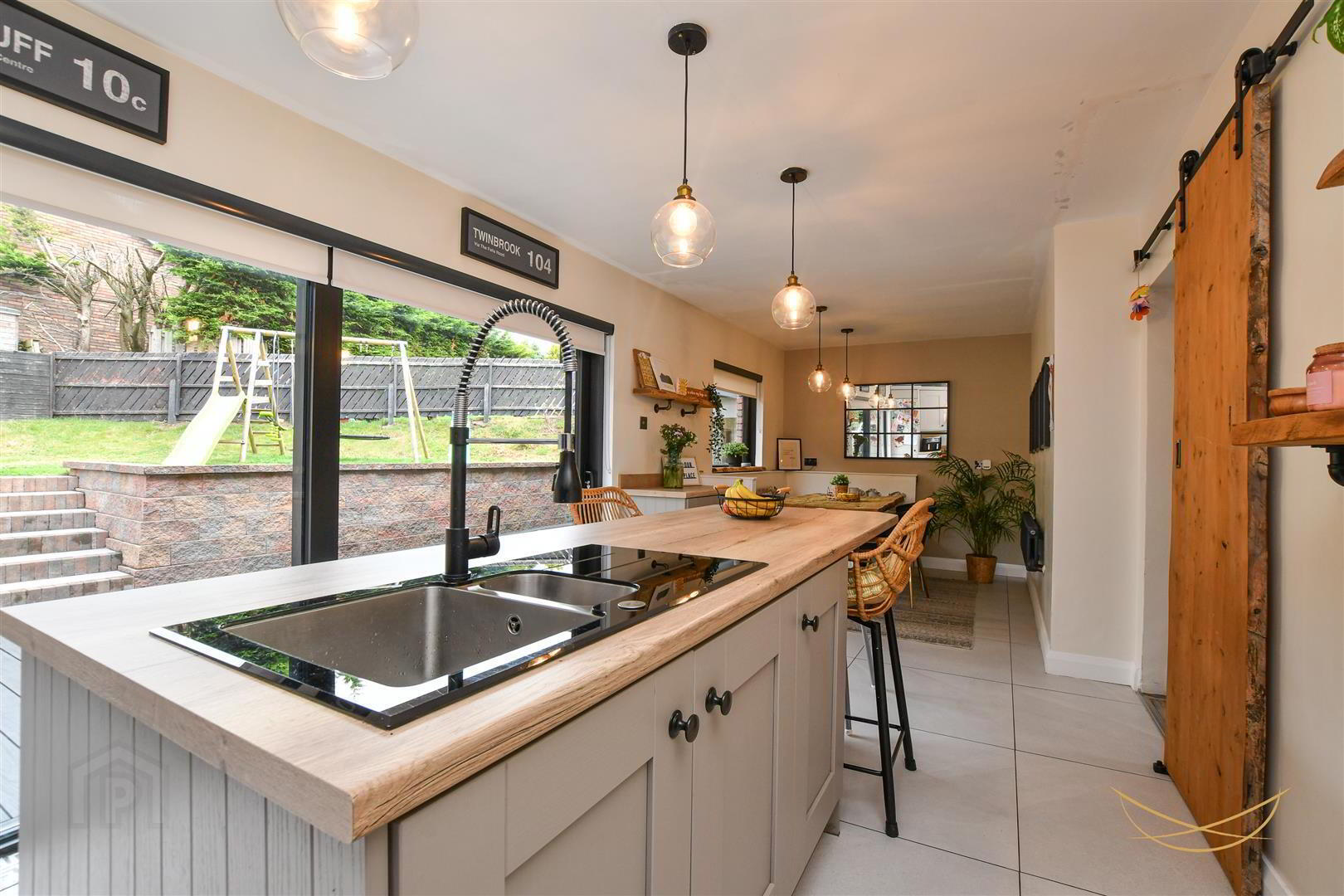 10 Burnet Close 16 of 64