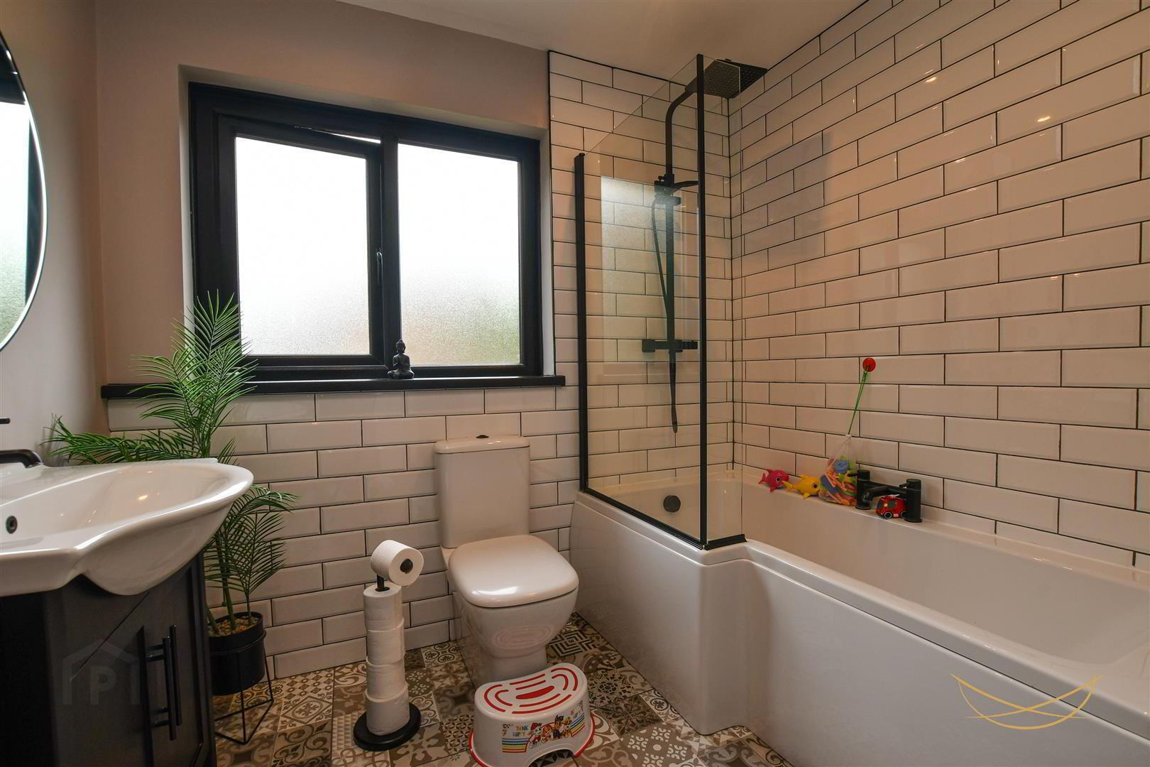 10 Burnet Close 44 of 64
