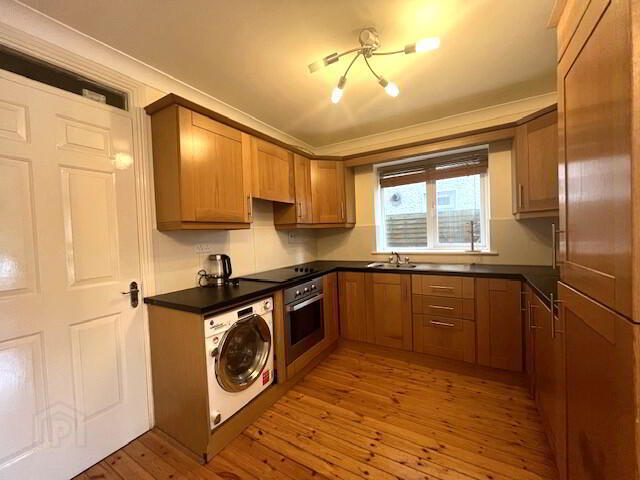 Broadfield Close 2 of 10