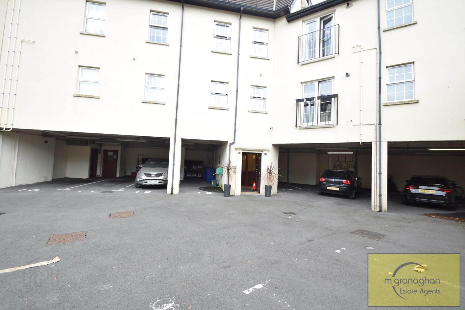 Apt 8, St Marys Gardens 2 of 28