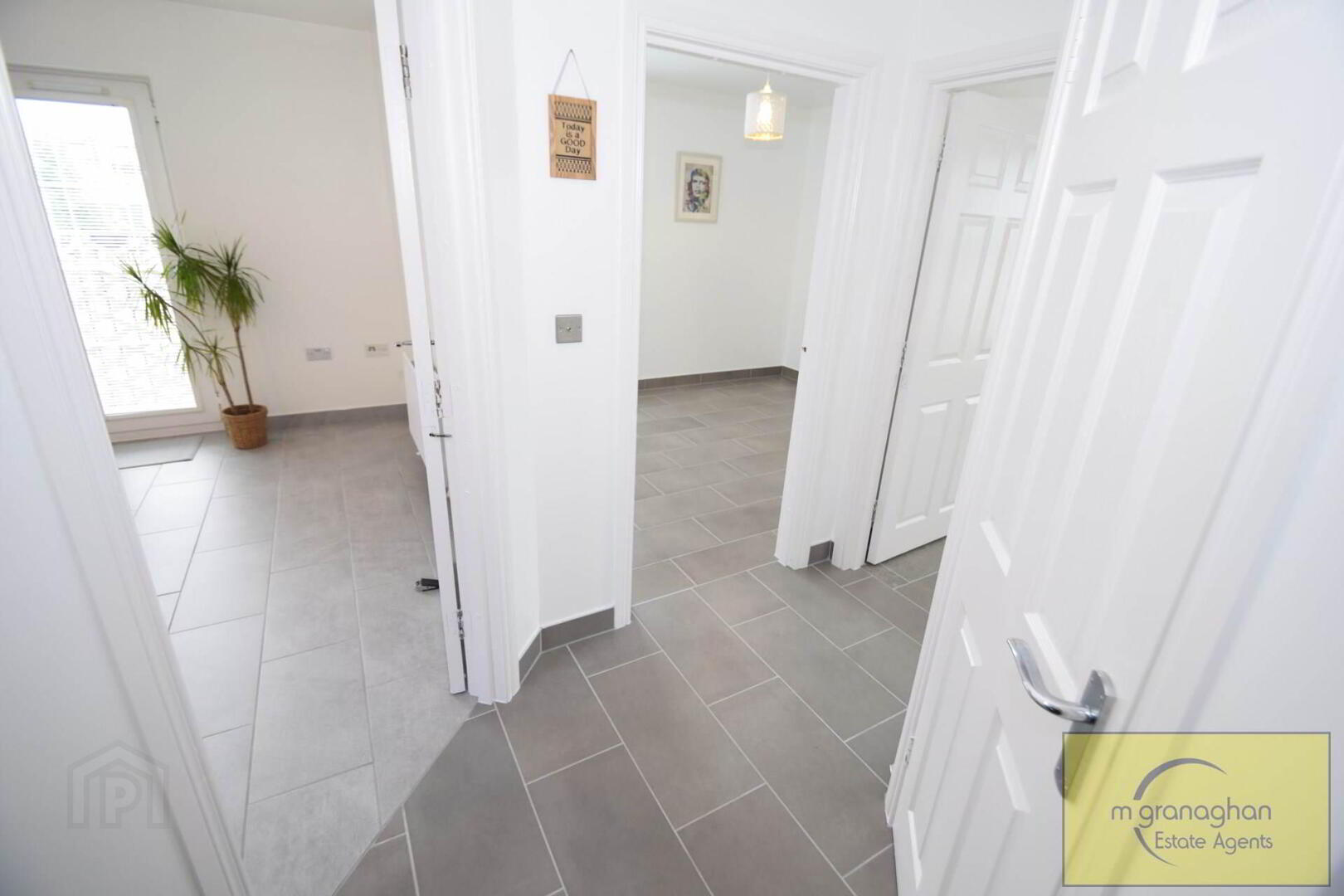 Apt 8, St Marys Gardens 6 of 28