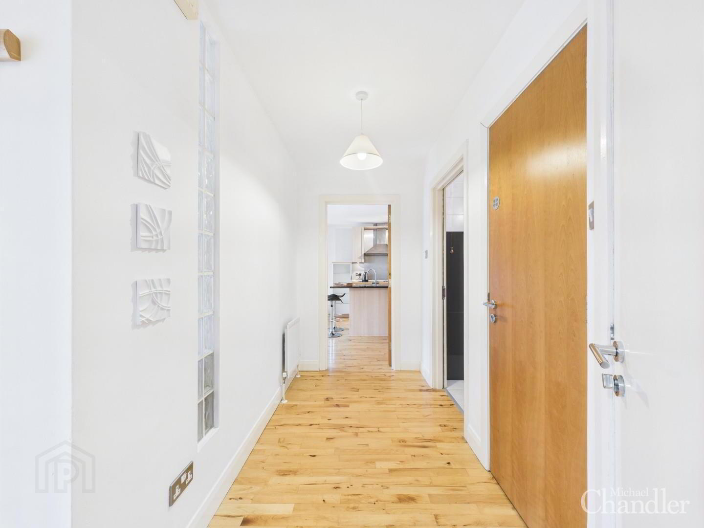 E5 Central Park, 33 Alfred Street 2 of 17