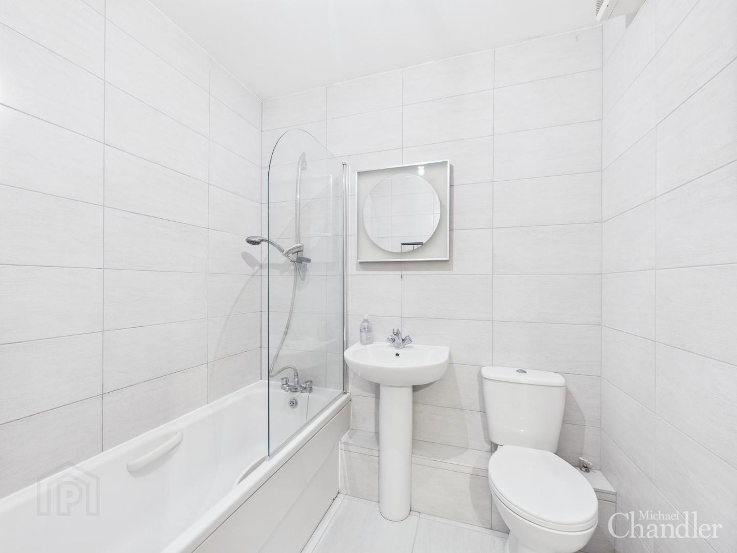 E5 Central Park, 33 Alfred Street 12 of 17