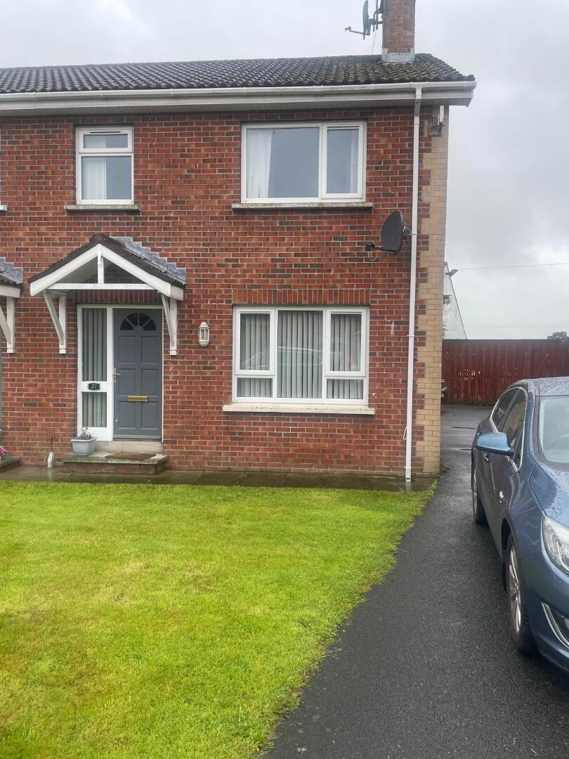 27 Kiltariff Drive 1 of 11