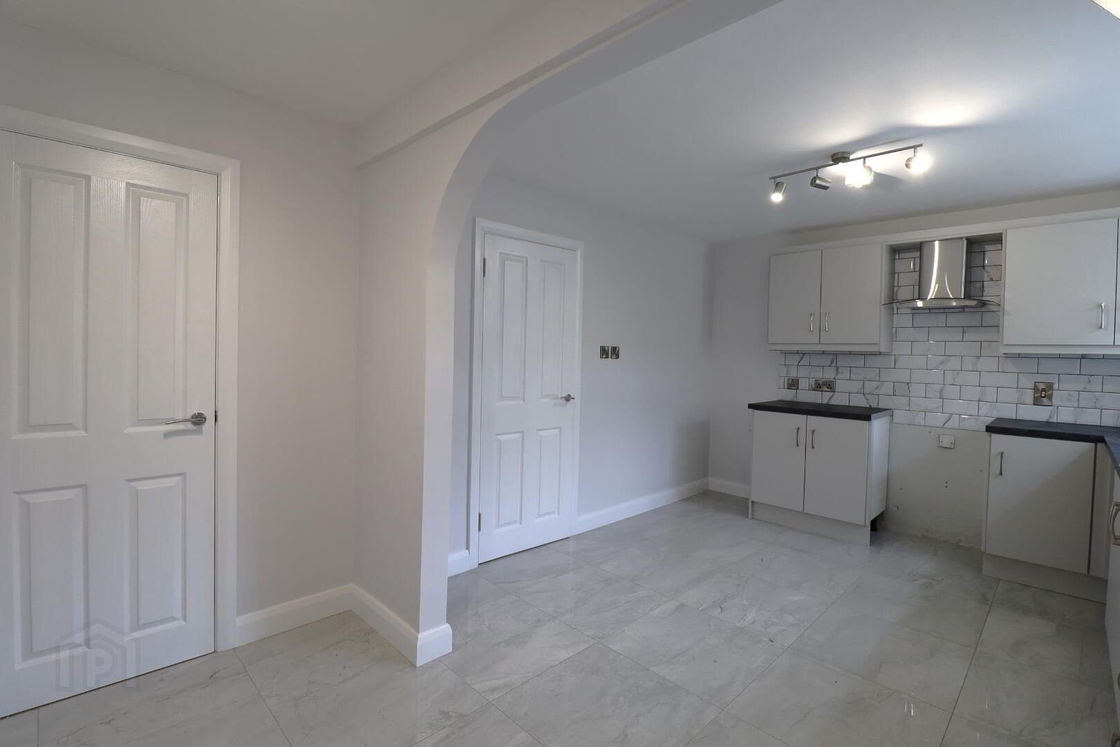 4 Donard Crescent 10 of 34