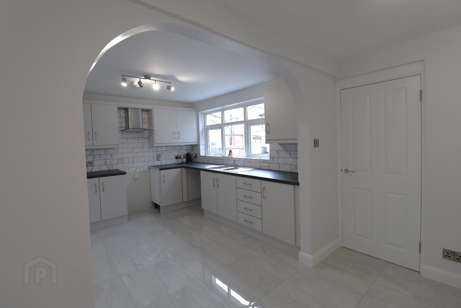 4 Donard Crescent 11 of 34