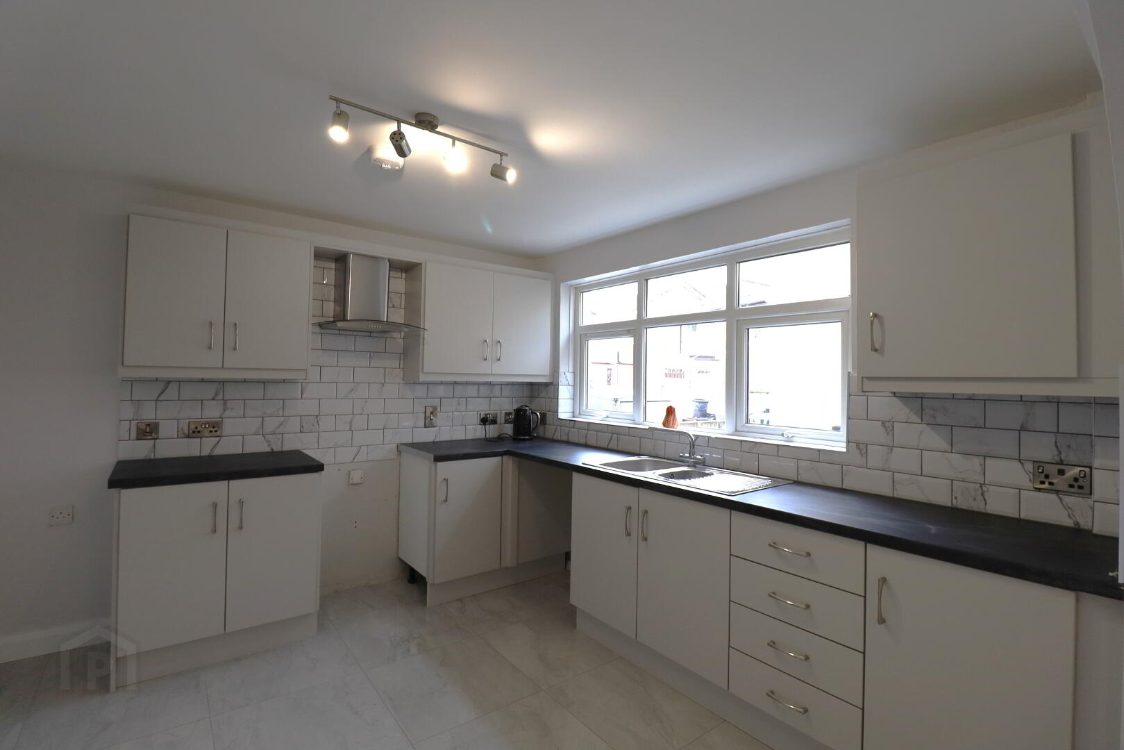 4 Donard Crescent 12 of 34
