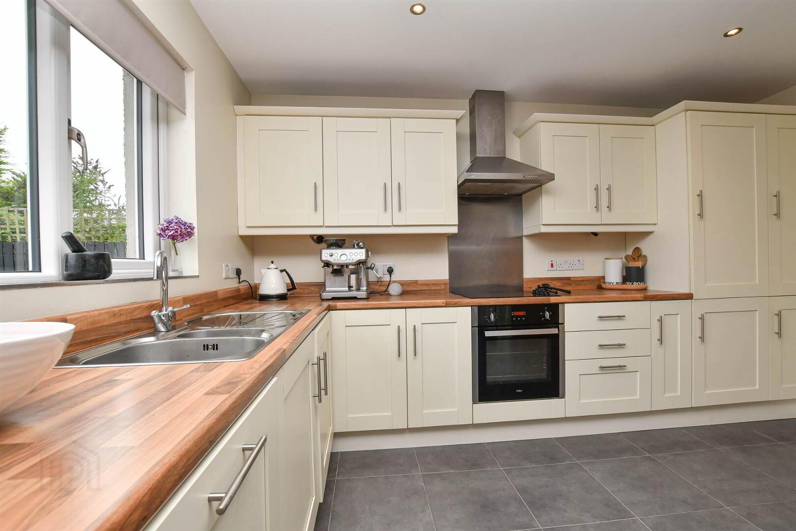 9 St Patrick's Way 11 of 32