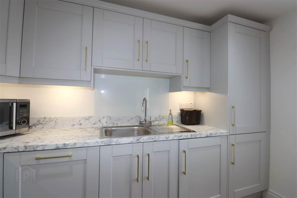 4, 15 Ballantine Square 7 of 21