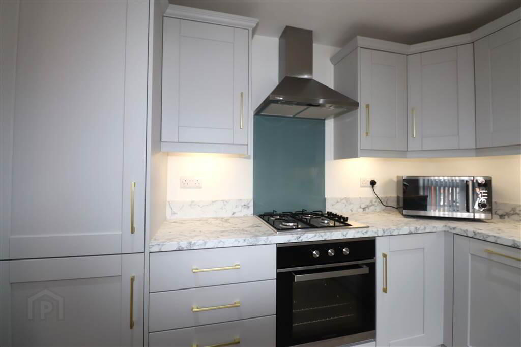 4, 15 Ballantine Square 8 of 21