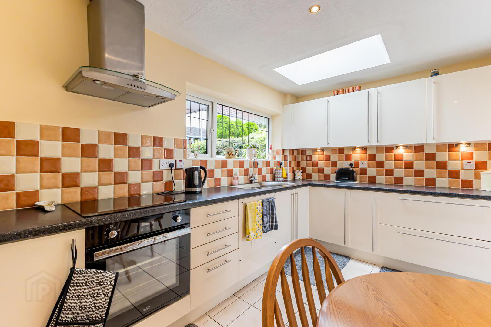 25 Londonderry Avenue 12 of 31