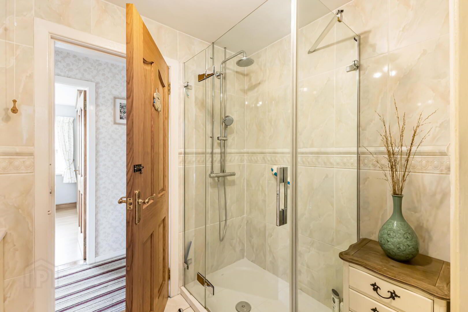 25 Londonderry Avenue 18 of 31