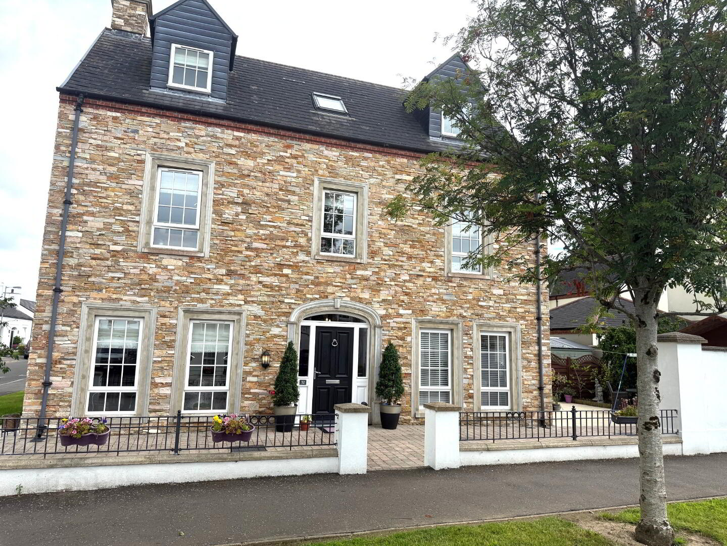 32 Abbeyfields 1 of 44