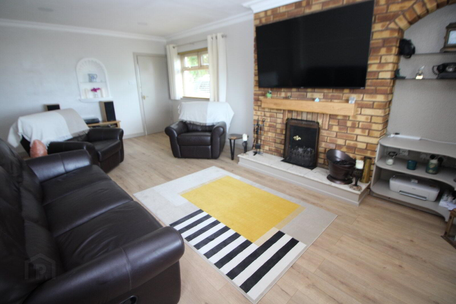 4 Hillhead Road 2 of 13