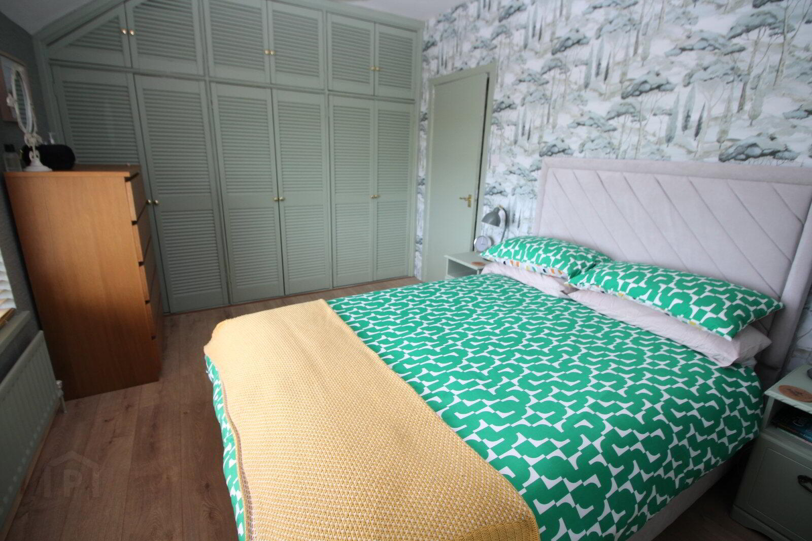 4 Hillhead Road 6 of 13