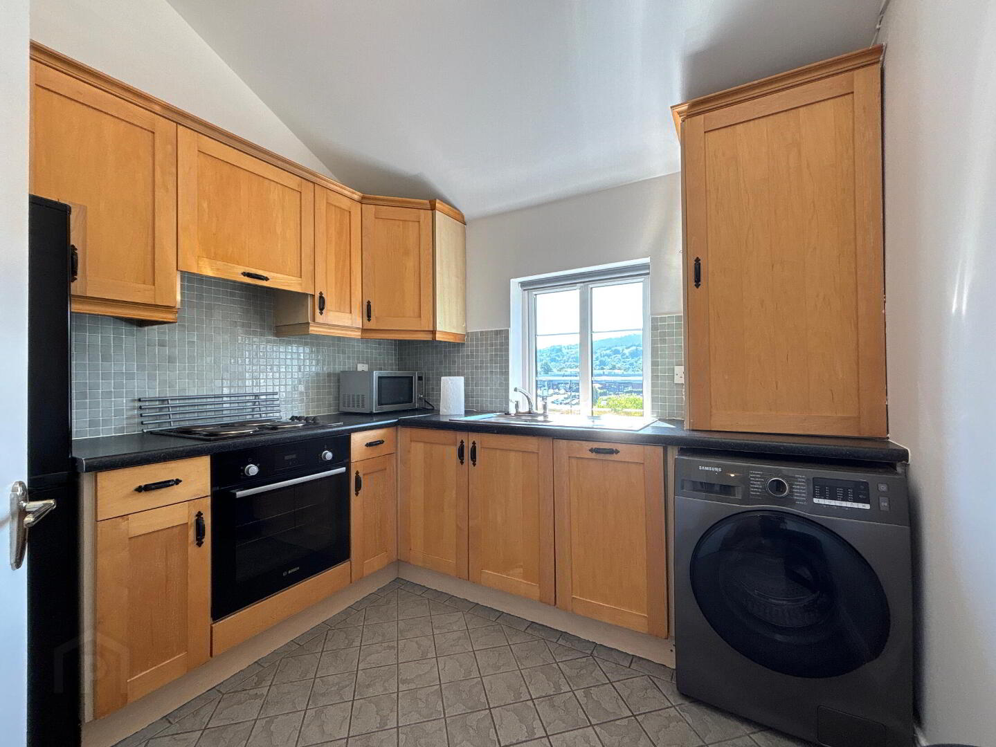 Apartment 8 Sliabh Na Mbã¡ N Mews 3 of 13
