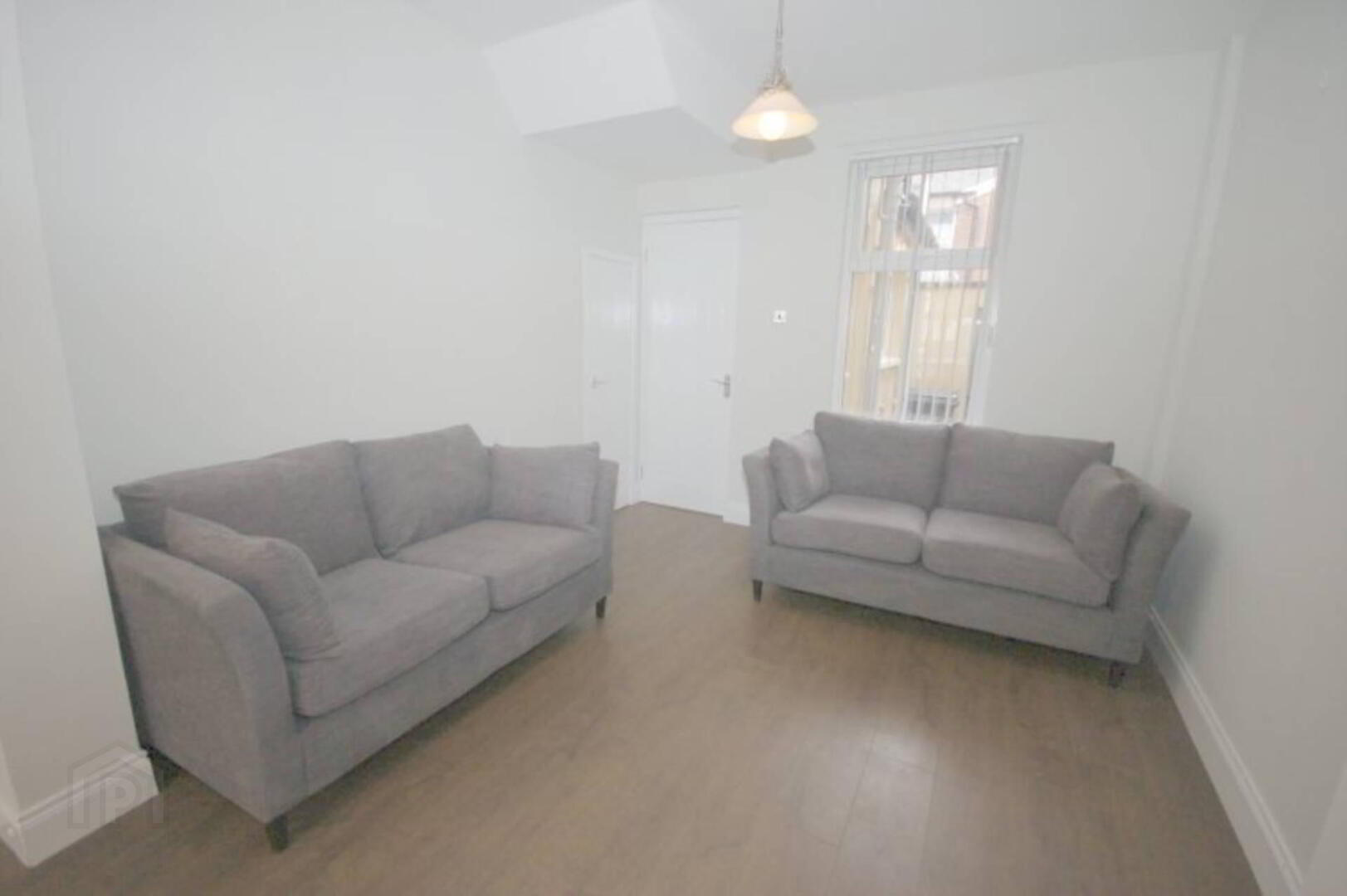 61 Ardenvohr Street 2 of 7