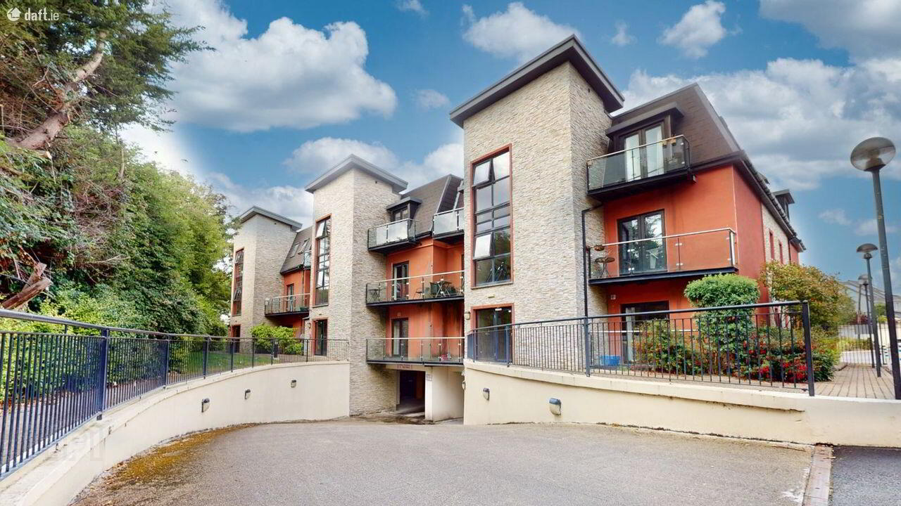 Apartment 4 Russell Court 1 of 20
