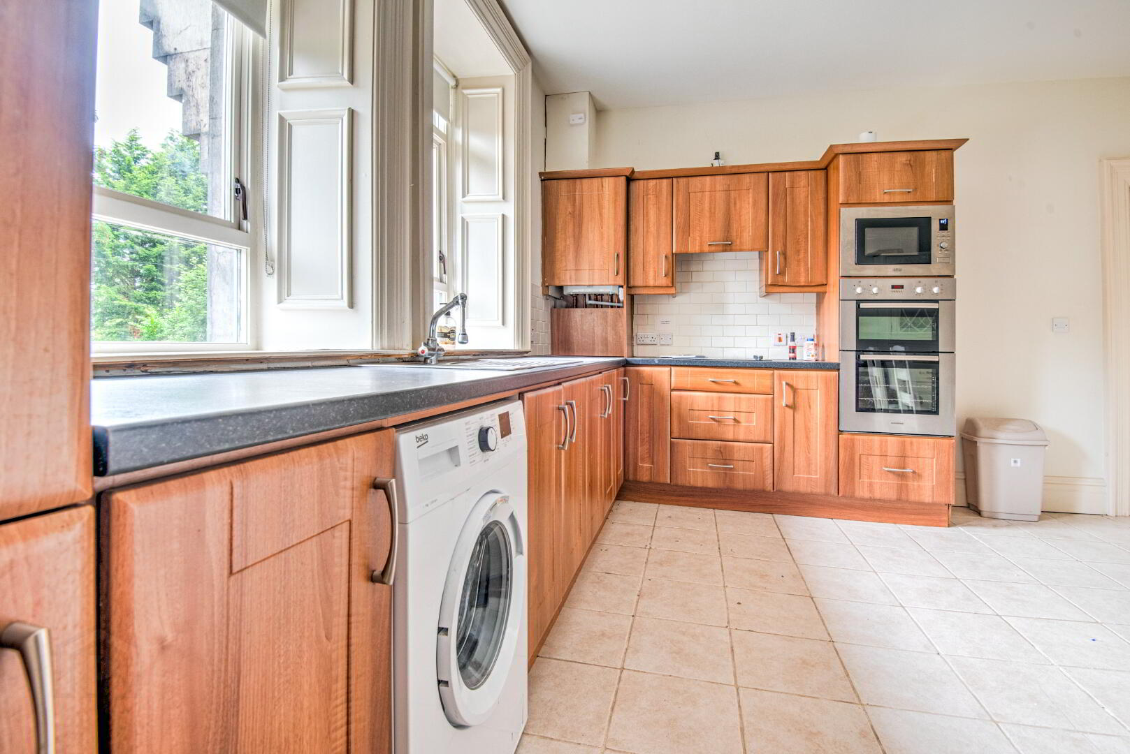 Unit 1, 2 Victoria Street 3 of 13