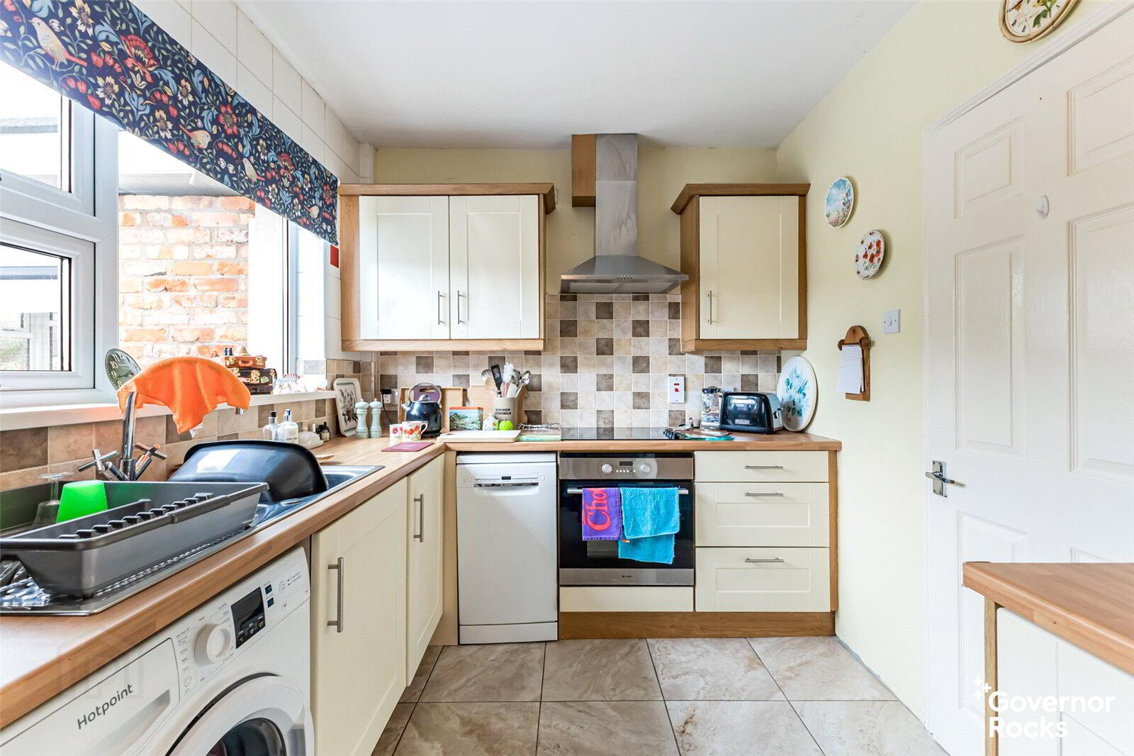 19 Springwell Gardens 4 of 24