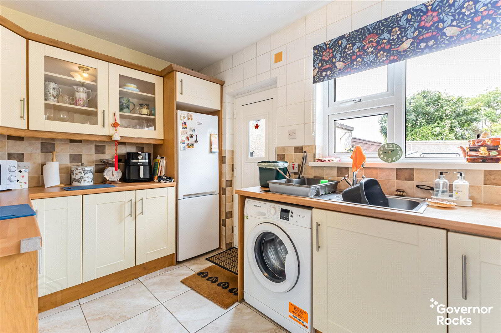 19 Springwell Gardens 5 of 24