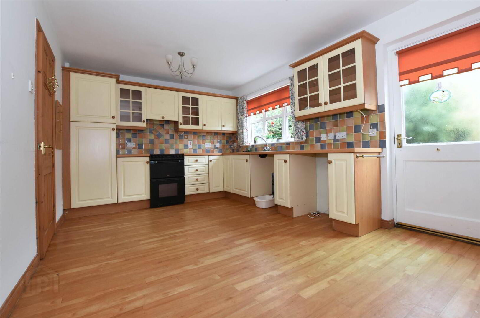 11 Whitethorn Avenue 5 of 13