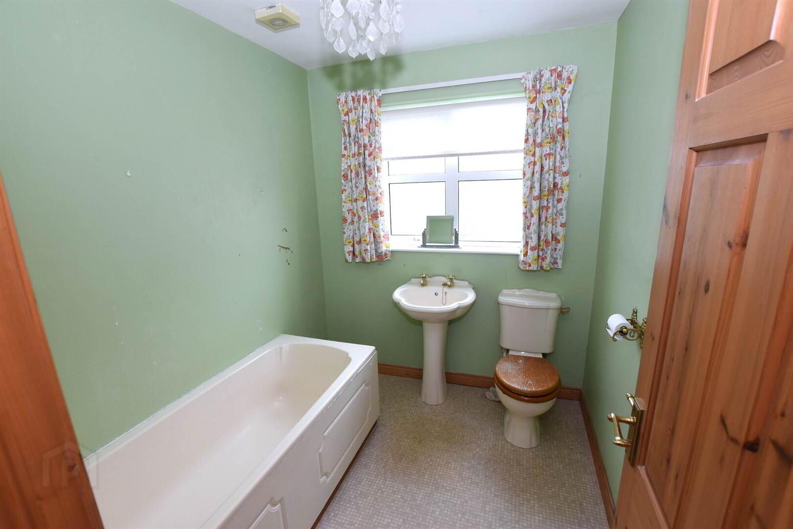 11 Whitethorn Avenue 11 of 13