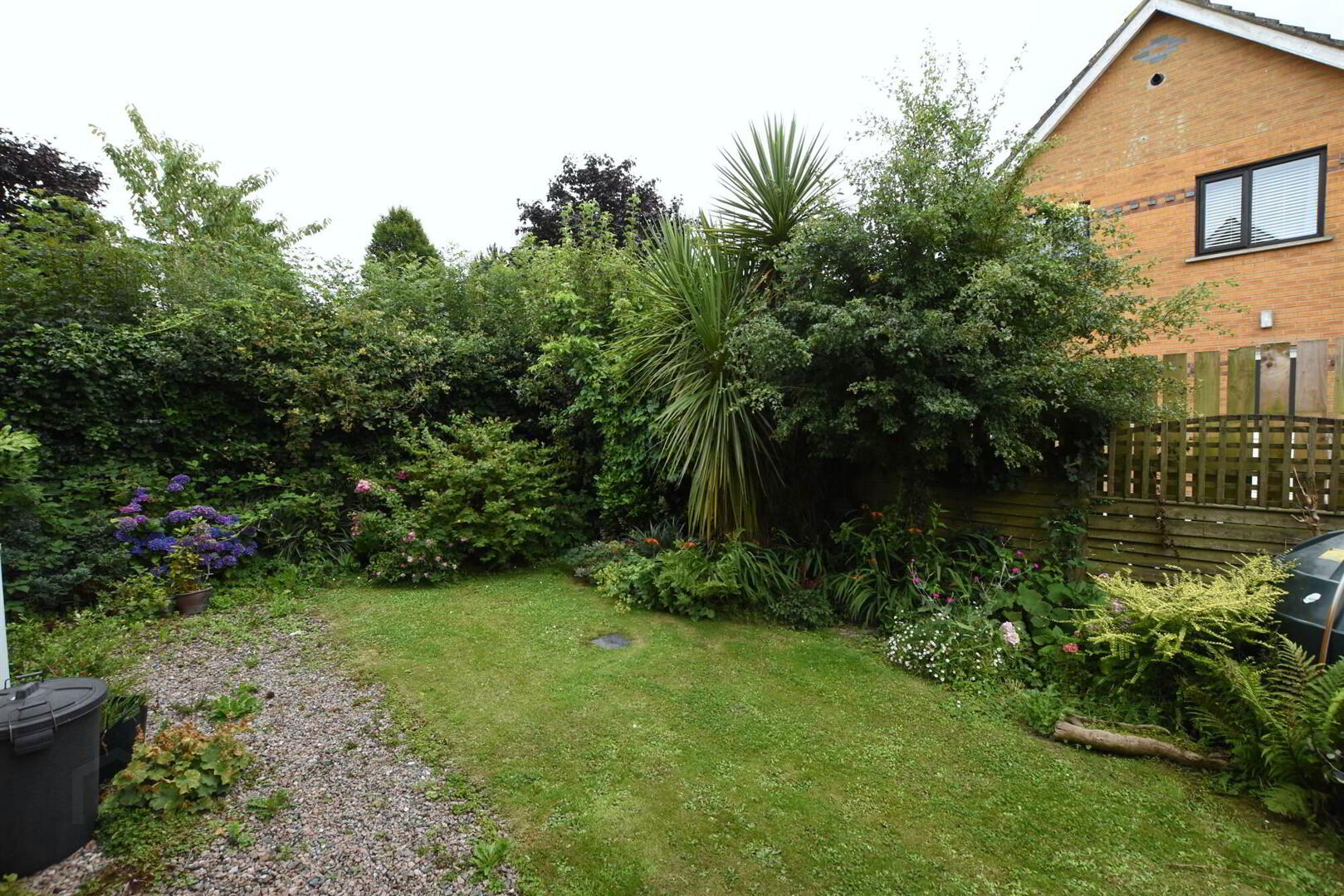 11 Whitethorn Avenue 13 of 13